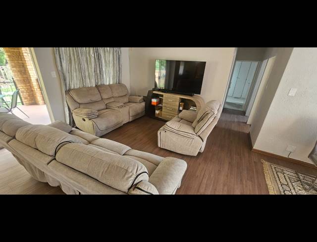 3 BEDROOM TOWNHOUSE FOR SALE IN SAFARI GARDENS